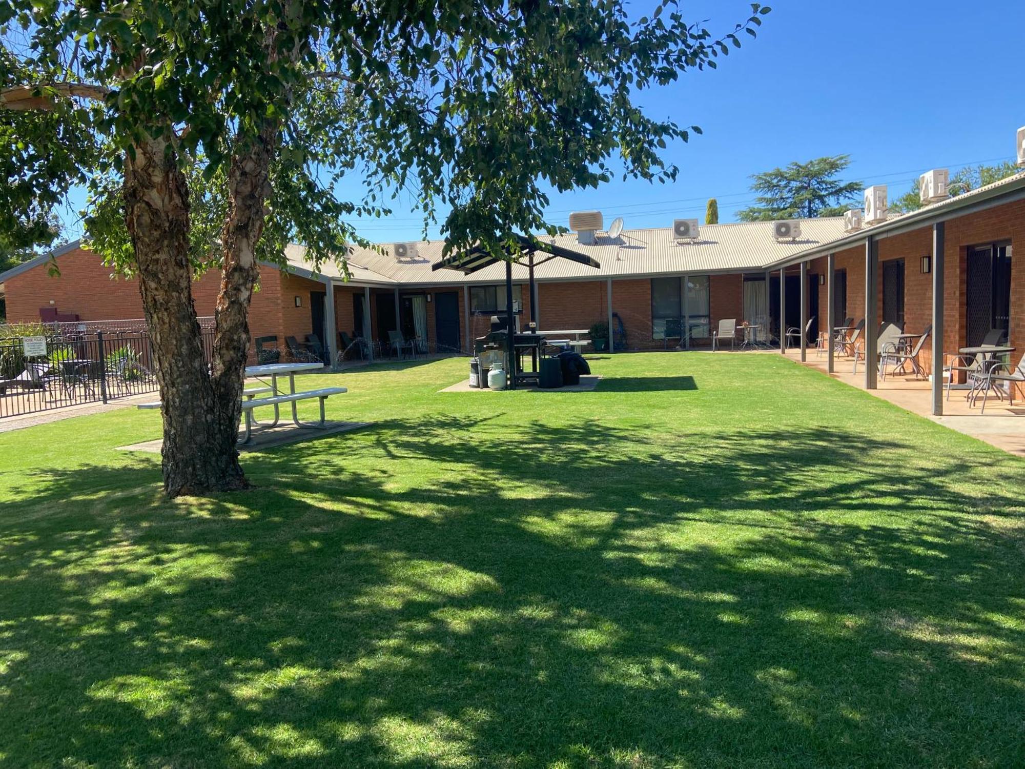 Ashleigh Court Motor Inn Mulwala Exterior photo